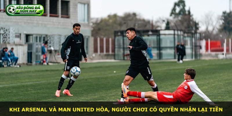Khi Arsenal và Man United hòa, người chơi có quyền nhận lại tiền